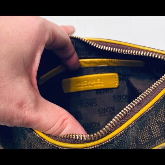 Michael Kors Limited Edition Petite Shoulder Bag - Picture 2 of 3